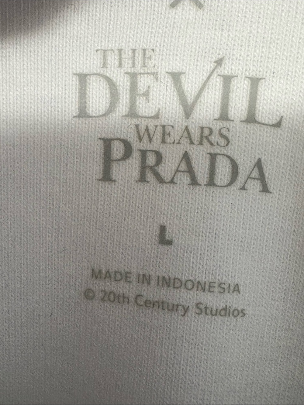 The Devil Wears Prada Bundle Charm Bracelet & Tee Shirt - Picture 8 of 12